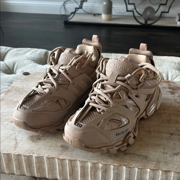 Balenciaga Beige Sneakers - Picture 1 of 8